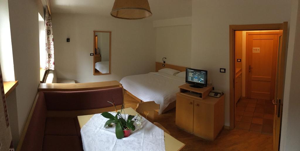 Bed & Breakfast Garni Tobia Campitello di Fassa Zewnętrze zdjęcie